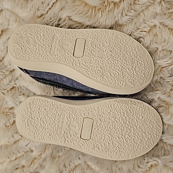 NWOT Children place shoes - Picture 6 of 8